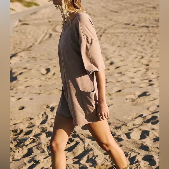 Free People FP Movement Hot Shot Tee Romper in Medium Mocha.  T-Shirt Romper NWT - Picture 3 of 16